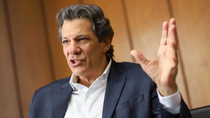 Ministro da Fazenda, Fernando Haddad, em discurso sobre economia e eleições.