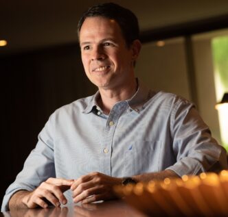 Gráfico do Ibovespa se aproximando de 150 mil pontos, indicando potencial rali no mercado brasileiro.