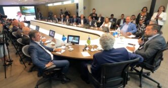 Governadores de oposição a Lula em reunião no Rio de Janeiro para anunciar o consórcio da paz.