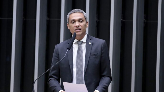 Deputado Gustavo Gayer em pronunciamento na Câmara dos Deputados, relacionado à ação suspensa no STF.
