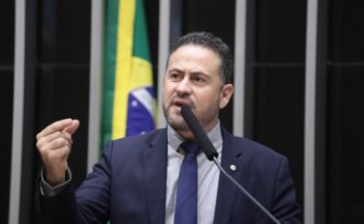 Deputado Kiko Celeguim em Brasília discutindo projeto de lei sobre metanol e MP 1.303.