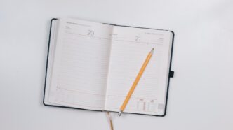 Cenário econômico global e brasileiro: dirigiente do Fed, IPC-S, IGP-10 e Monitor do PIB em destaque.