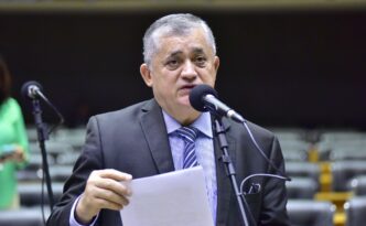 José Guimarães, líder do governo na Câmara, explicou a mudança de estratégia na MP do IOF para o projeto de regularização patrimonial.