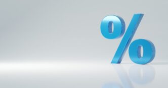 Gráfico com percentuais de taxas de juros em alta e baixa, indicando a volatilidade do mercado financeiro.