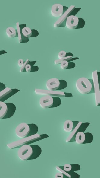 Gráfico de taxas de juros percentuais, indicando a variação em cenários econômicos.