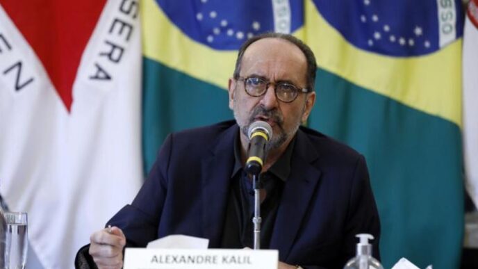 Alexandre Kalil, ex-prefeito de Belo Horizonte, filia-se ao PDT para disputa eleitoral em Minas Gerais.