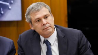 Deputado Lindbergh Farias em Brasília, buscando levar ao plenário o arquivamento de cassação de Eduardo Bolsonaro.