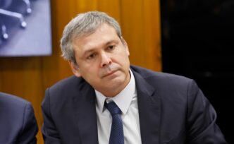 Deputado Lindbergh Farias em Brasília, buscando levar ao plenário o arquivamento de cassação de Eduardo Bolsonaro.