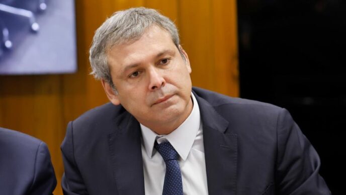 Deputado Lindbergh Farias em Brasília, buscando levar ao plenário o arquivamento de cassação de Eduardo Bolsonaro.