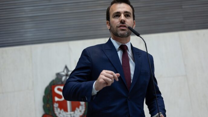 Deputado estadual Lucas Bove, alvo de denúncia do MP.