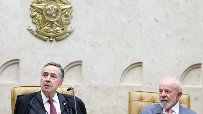Presidente Lula em evento oficial, indicando o foco na escolha do sucessor de Barroso no STF.