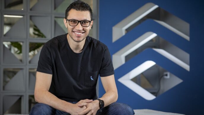 Márcio William, CEO da Remessa Online, em evento da fintech com a Mastercard, destacando a nova parceria para pagamentos internacionais.