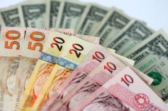 Dólar recua contra o real — foto ilustrativa