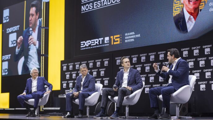 Governadores aliados da direita/centro-direita em evento no estado de São Paulo, em foto contextualizando o artigo sobre o silêncio diante do encontro de Lula com Trump.