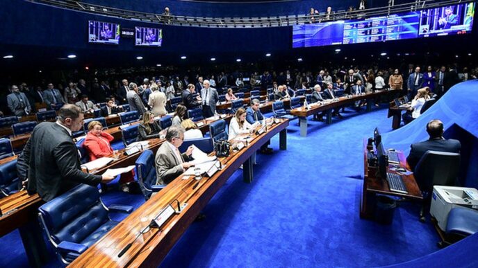 Plenário do Senado Federal em Brasília aprovando projetos de lei.