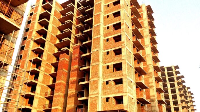 Análise de mercado imobiliário com foco em construtoras como Tenda TEND3.