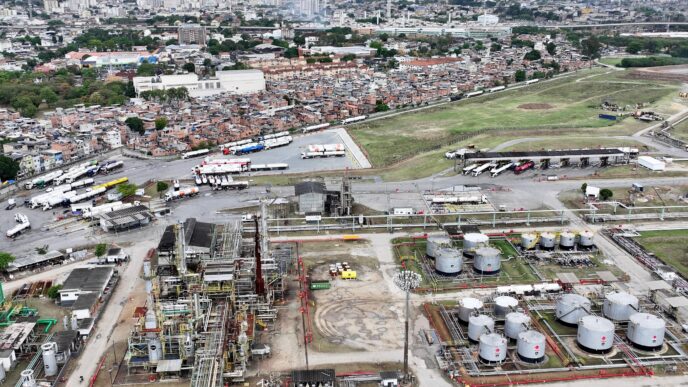 Refinaria Refit — foto ilustrativa
