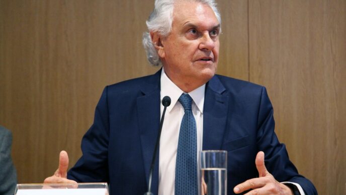 Ronaldo Caiado, governador de Goiás, em declaração sobre a crise no União Brasil. Ele critica a postura de Celso Sabino.