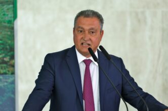 Ministro da Casa Civil, Rui Costa, em pronunciamento, avaliando positivamente a conversa entre Lula e Trump para o diálogo Brasil-EUA.