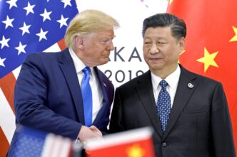 Encontro entre Donald Trump e Xi Jinping, simbolizando as relações comerciais entre EUA e China e o impacto nas bolsas globais.