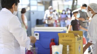 Agentes de saúde em mobilização no Congresso Nacional, pressionando pela aprovação da PEC que altera regras de previdência.