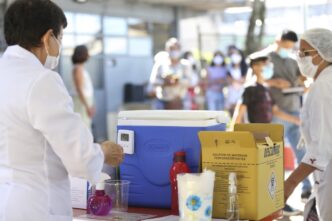 Agentes de saúde em mobilização no Congresso Nacional, pressionando pela aprovação da PEC que altera regras de previdência.