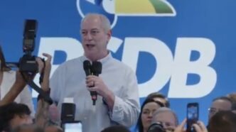 Ciro Gomes discursa durante filiação ao PSDB, com foco na disputa pelo governo do Ceará em 2026.