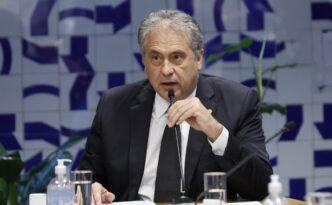 Deputado Carlos Zarattini, relator da MP do IOF, em declaração sobre o futuro da medida e criticando pressões políticas.