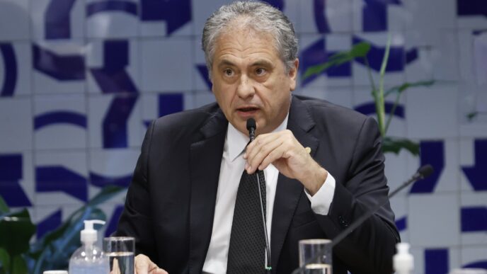 Deputado Carlos Zarattini, relator da MP do IOF, em declaração sobre o futuro da medida e criticando pressões políticas.