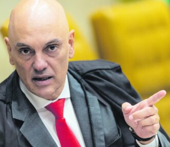 Ministro Alexandre de Moraes em reunião estratégica sobre segurança pública.