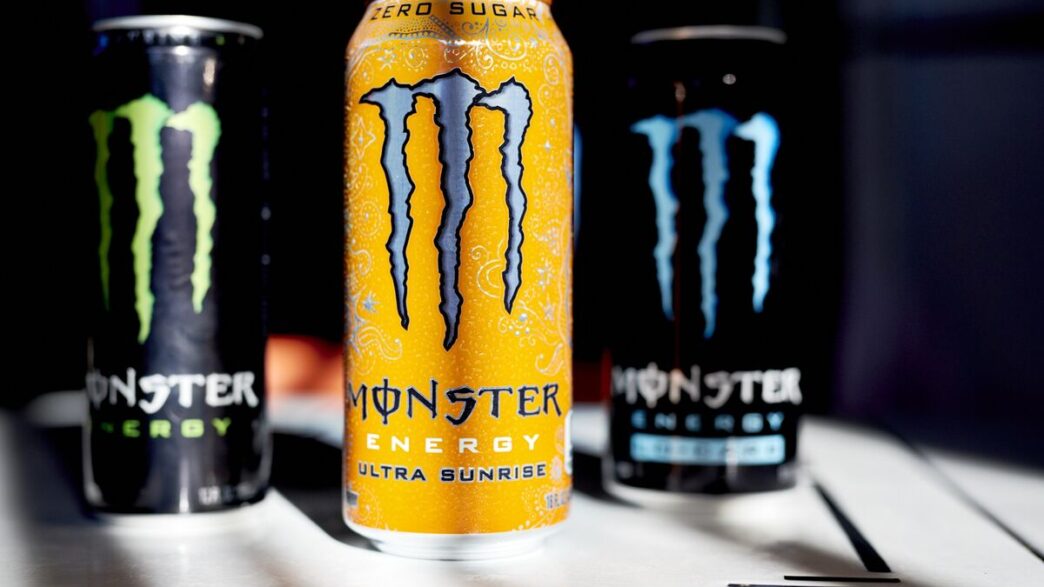 Monster energy drinks — foto ilustrativa