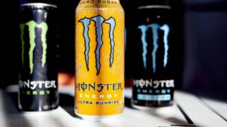 Monster energy drinks — foto ilustrativa