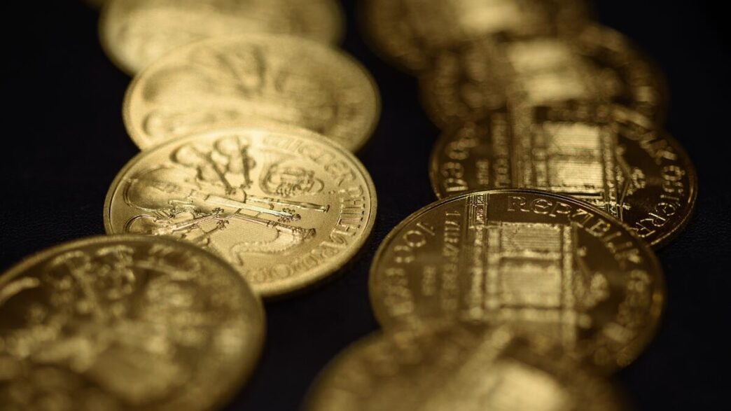 Ouro sobe economia EUA — foto ilustrativa