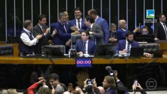 Gráfico comparativo detalhando o impacto da nova isenção do IR e a tributação para rendas mais altas.