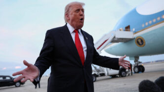 Trump promete US$ 2.000 por família — foto ilustrativa