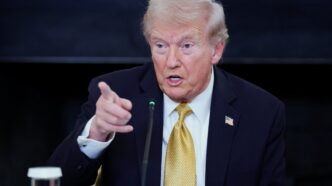 Trump promete US$ 2 mil — foto ilustrativa