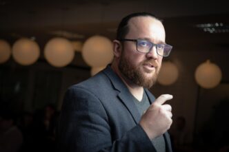 Presidente da ABFintechs, Diego Perez, em evento do setor, comentando as novas regras de capital mínimo do Banco Central.