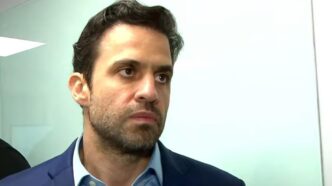 Pablo Marçal discursando em evento político, após TRE-SP anular sua inelegibilidade em caso eleitoral.