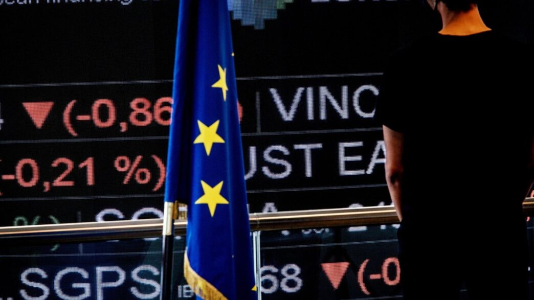 Gráfico indicando queda nas bolsas europeias, com foco em ações de tecnologia e temporada de balanços.