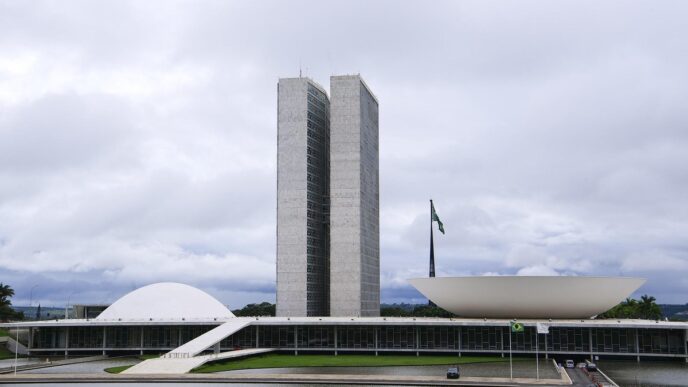 Prédio da Câmara dos Deputados em Brasília, local onde ocorrerá a votação do projeto que equipara facções a terrorismo.