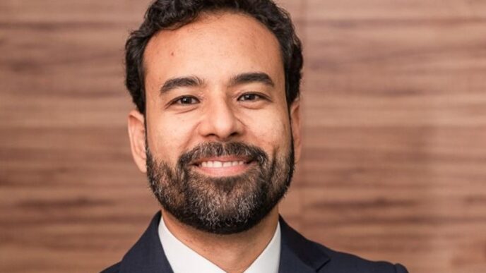 corretor responde atraso construtora — foto ilustrativa