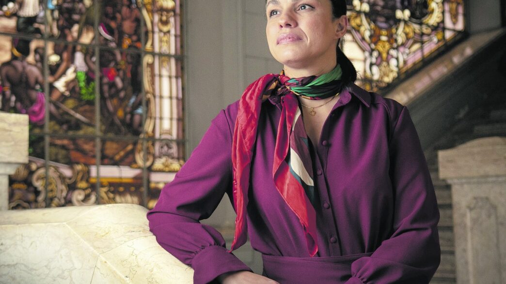 Professora Ana Elisa Bechara, diretora eleita da Faculdade de Direito da USP, discute a infiltração do crime organizado nos Poderes.