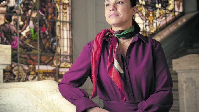 Professora Ana Elisa Bechara, diretora eleita da Faculdade de Direito da USP, discute a infiltração do crime organizado nos Poderes.