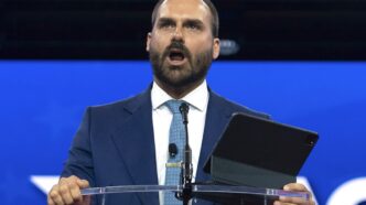 Eduardo Bolsonaro em entrevista declarando intenções políticas para 2026.