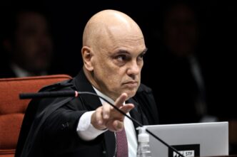 Alexandre de Moraes, ministro do STF, em sessão, com foco na visita a Alcolumbre no Senado.