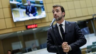 Deputado Lucas Bove, réu por violência doméstica contra ex-mulher Cíntia Chagas.