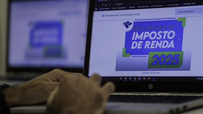 Senadores em sessão plenária no Senado Federal discutindo a aprovação da isenção do Imposto de Renda para rendas de até R$ 5 mil.