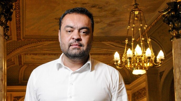 Ambiente de negociações políticas no Rio de Janeiro, refletindo a disputa pelo governo estadual.