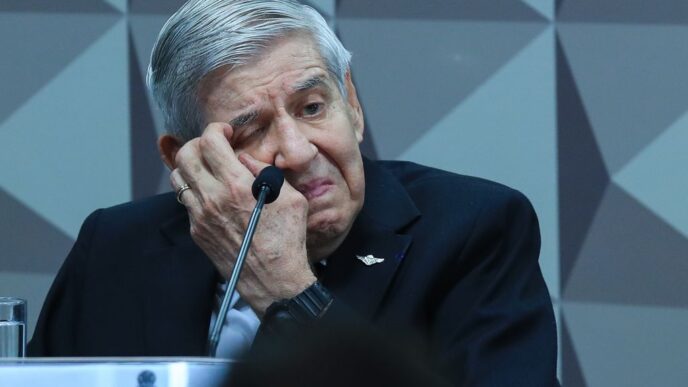 Augusto Heleno notificação presencial — foto ilustrativa