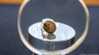 Moeda de bronze da Grécia Antiga encontrada em Berlim